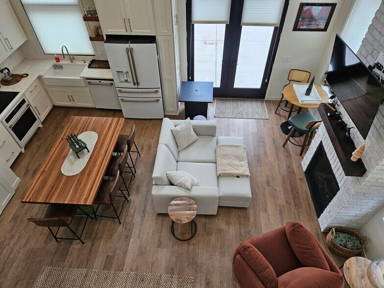 Primary Photo - 5913 Lake Edge Rd