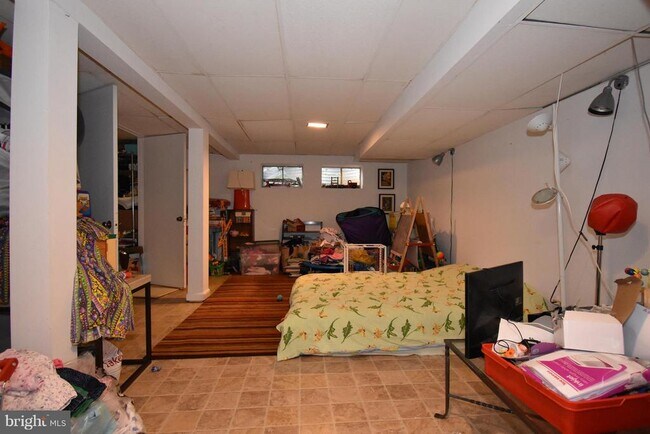 Building Photo - 6405 Middleburg Ln