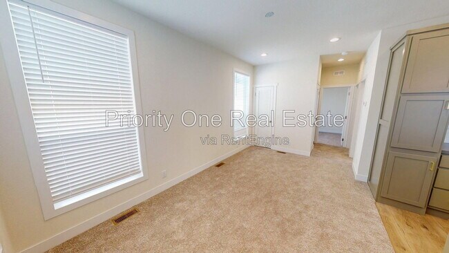 Building Photo - 13151 Cayote Ave