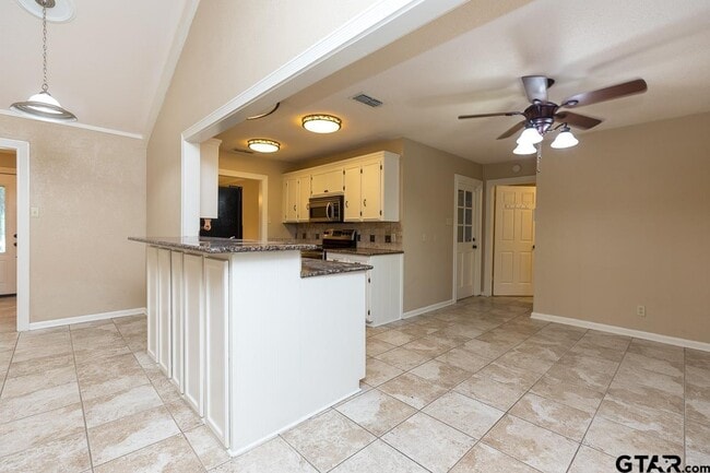 Building Photo - 1823 Picadilly Pl