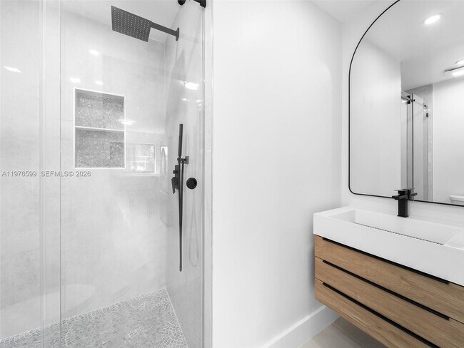 Building Photo - 212 SW 7th St