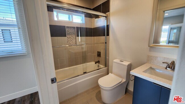 Building Photo - 1255 N Kingsley Dr