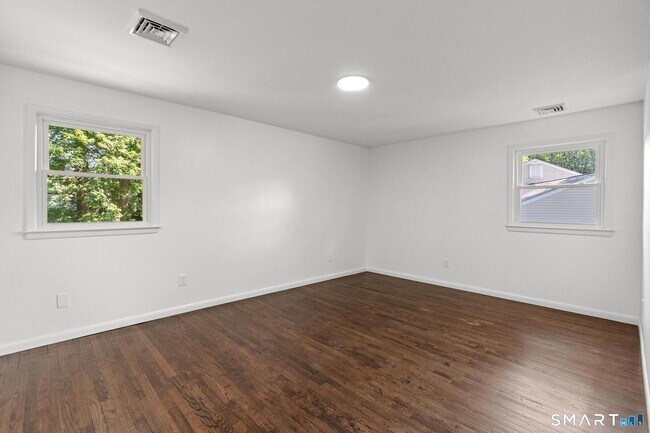 Building Photo - 36 Fuller Dr