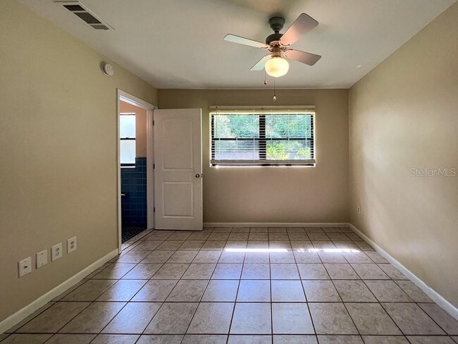 Building Photo - 3920 SW 21st St