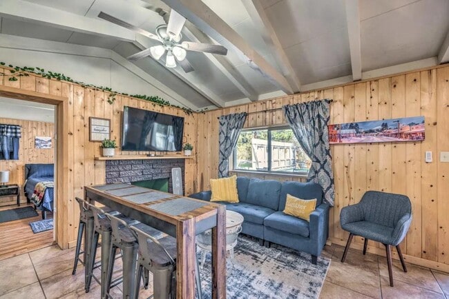 Building Photo - 110 Pippin St