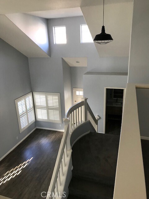 Building Photo - 10 Carriage Dr