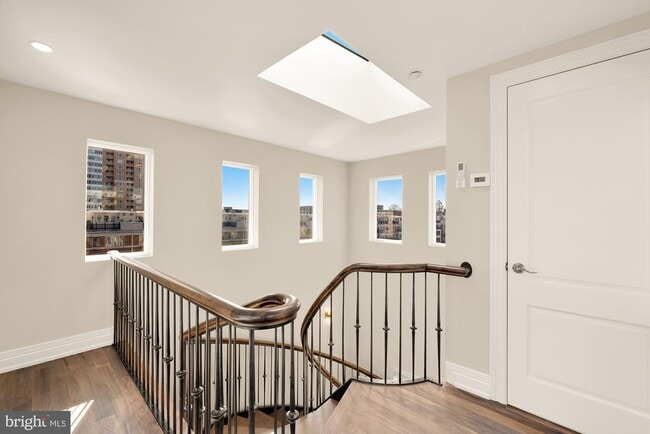 Building Photo - 622 Ponte Villas N