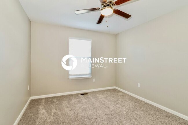 Building Photo - 3 Bedroom Pet-Friendly Home in Jeffersonville, IN with Main Street Renewal