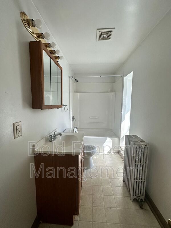 Building Photo - 518 N 8th St