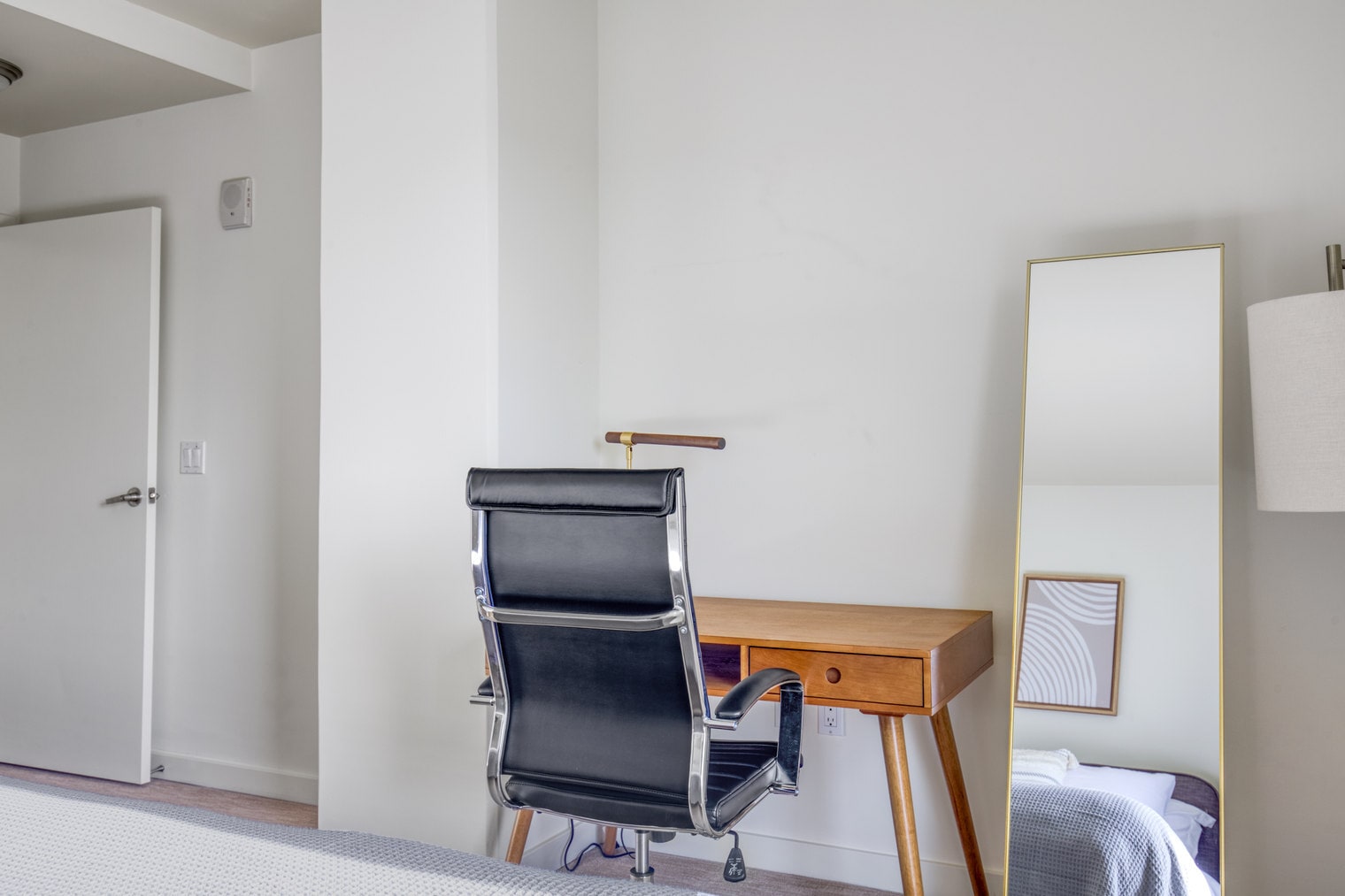 Building Photo - 10349 NE 10th St