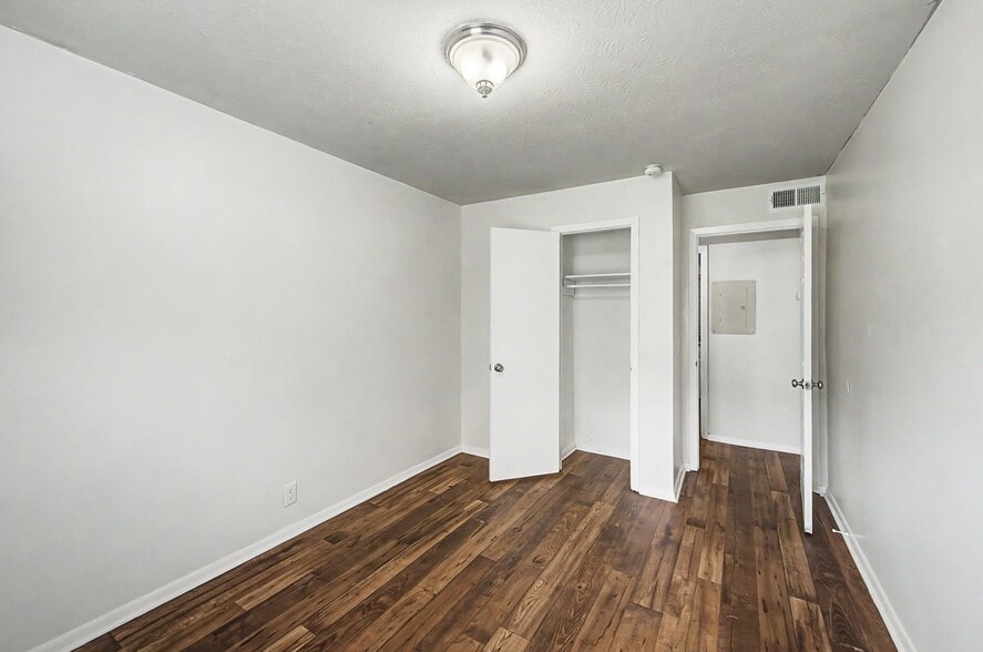 Building Photo - 709 Ashlawn Pl