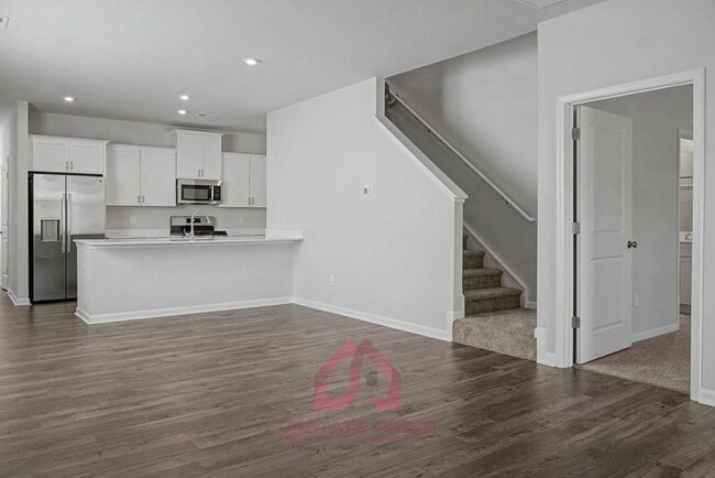 Building Photo - 376 Highline Trl
