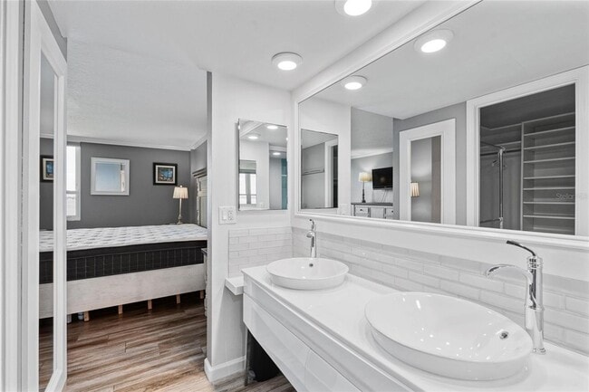 Building Photo - 2617 Cove Cay Dr