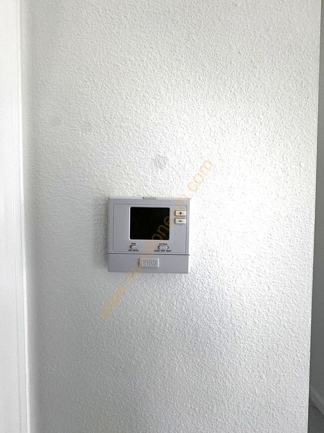 Building Photo - 696 E 9th St