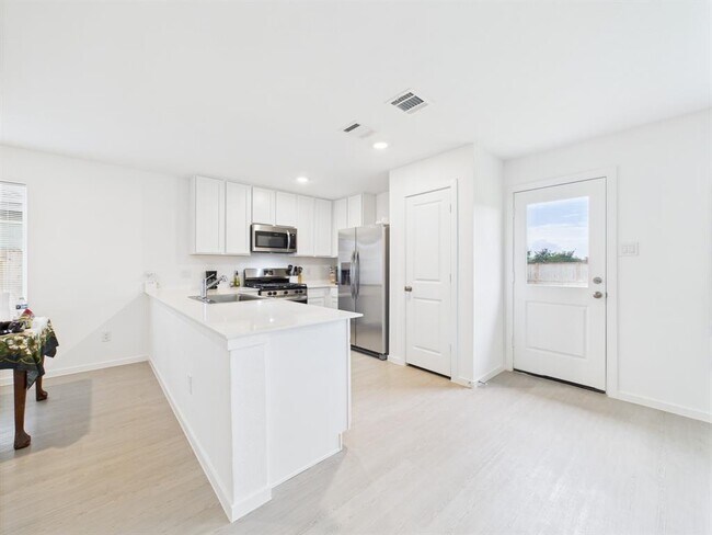 Building Photo - 2919 Summer Breeze Wy