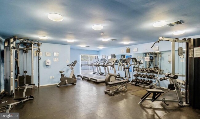 Building Photo - 1346 Chanticleer-