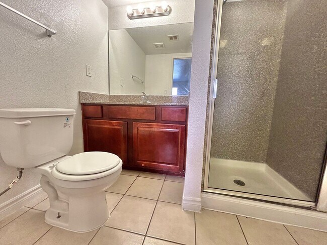 Building Photo - ADORABLE 2 BEDROOM 2 BATHROOM 1ST FLOOR CONDO