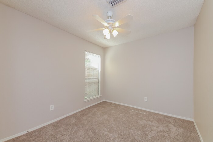 Building Photo - 600 Rancho Dr