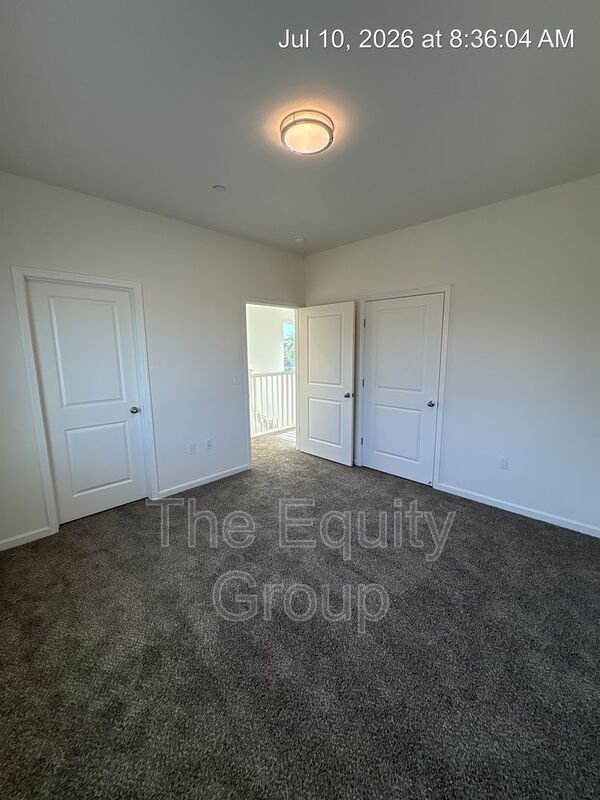 Building Photo - 723 S Pinkham St