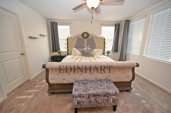 Building Photo - 893 Fir St W