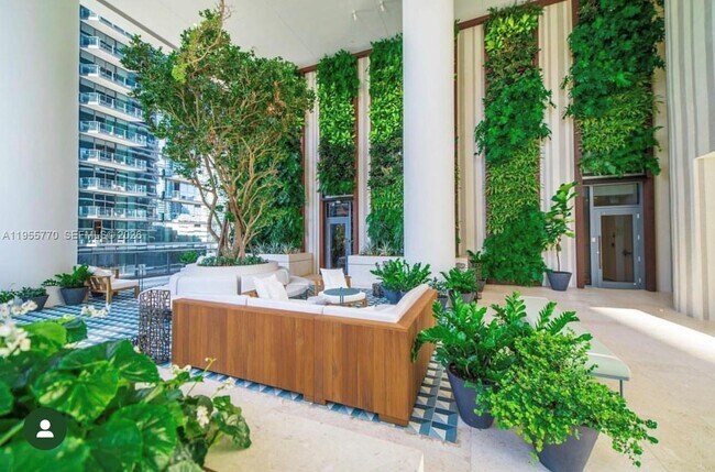 Building Photo - 801 S Miami Ave