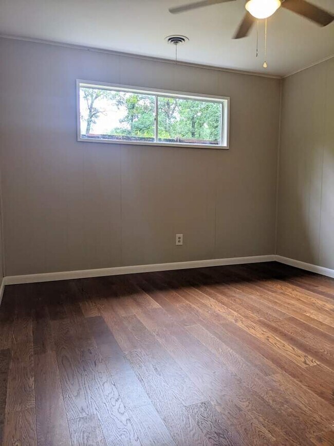 Building Photo - 1317 Moss Hill Dr