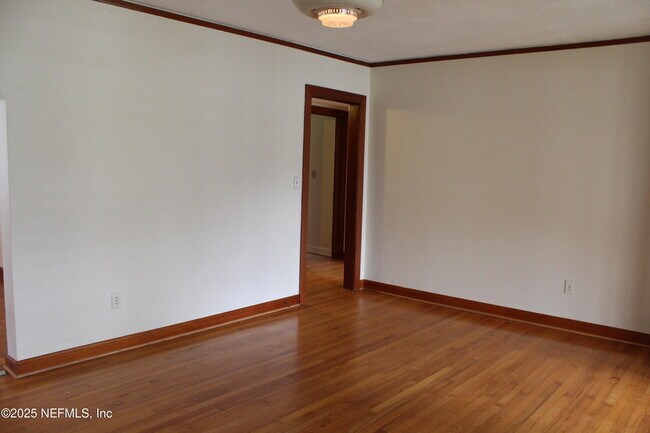 Building Photo - 1391 River Hills Ct