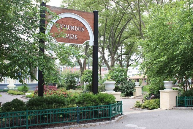 Building Photo - 1021 Grand St