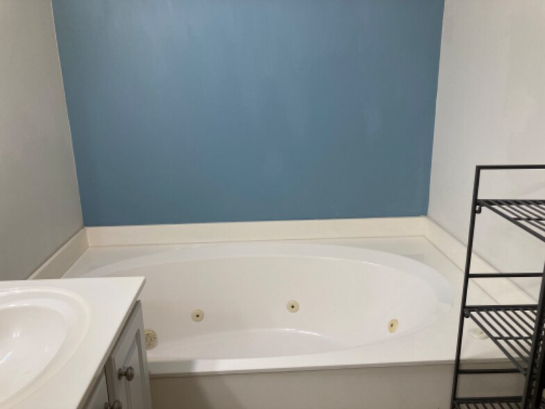 Building Photo - 537 Treymoor Lake Cir