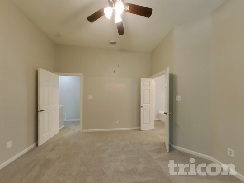 Building Photo - 419 Windhurst Dr