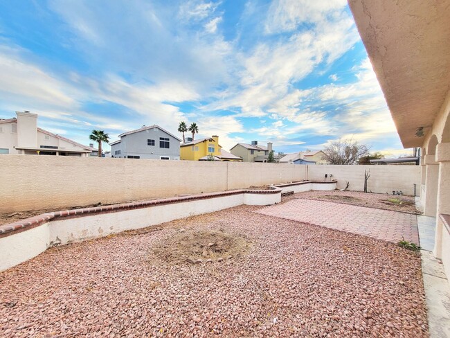 Building Photo - 6207 American Beauty Ave