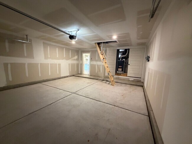 Building Photo - Brand New 3/2: FRENSHIP ISD!