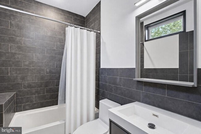 Building Photo - 519 N 38th St