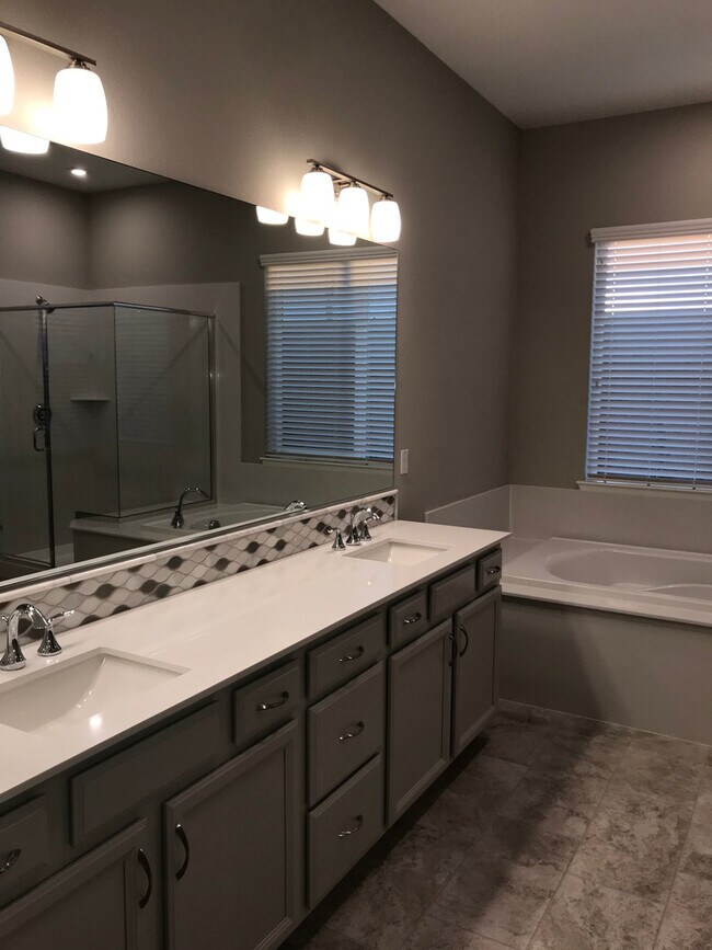 Building Photo - Stunning Like-New Rocklin One Story Home