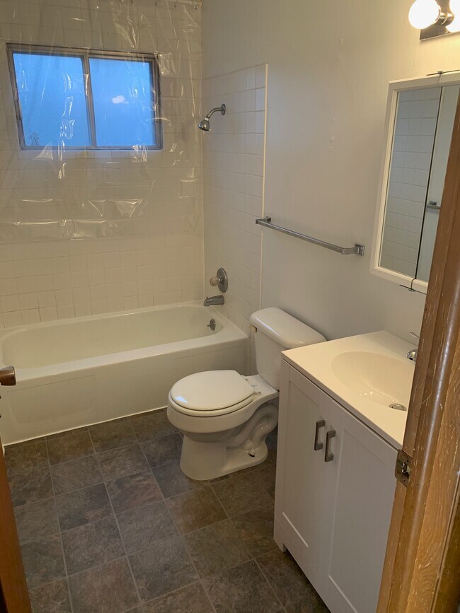 Building Photo - 3538 Bridge Ave