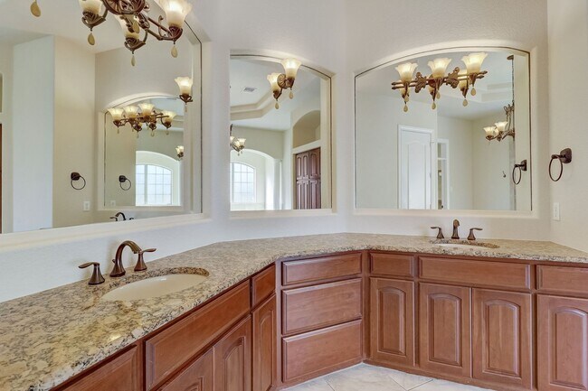 Building Photo - SEPTEMBER  HALF OFF First Month Rent- Spri...