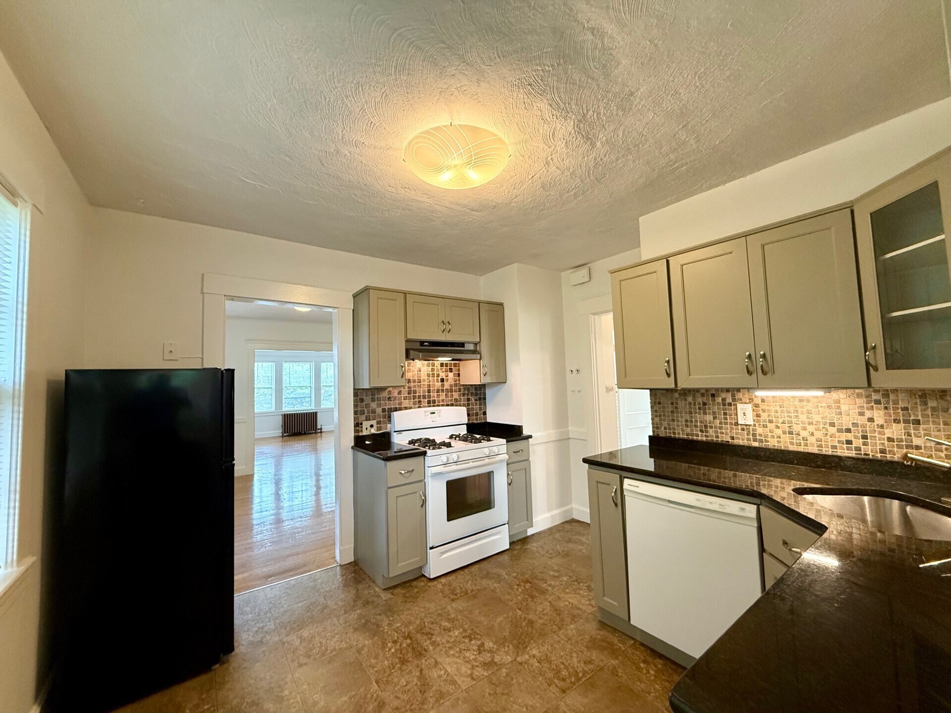 Building Photo - 7 Oliver Rd