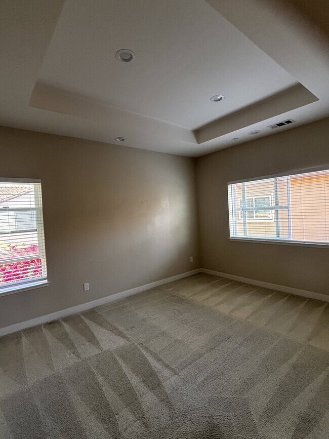 Building Photo - 840 Civic Center Dr