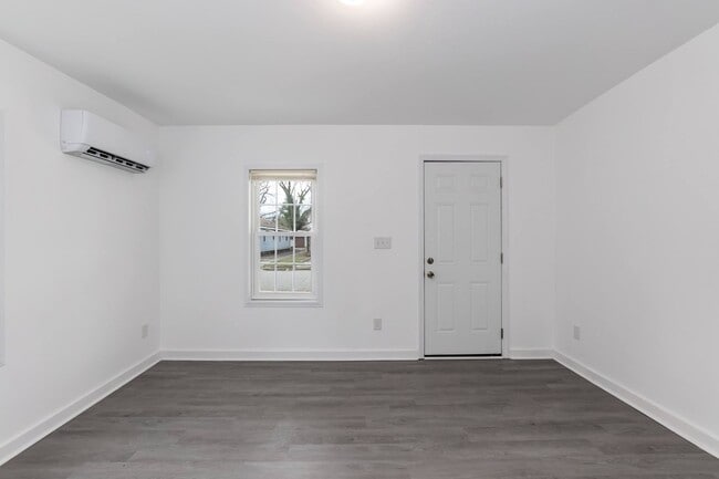 Building Photo - Completely Remodeled One Bedroom Home!