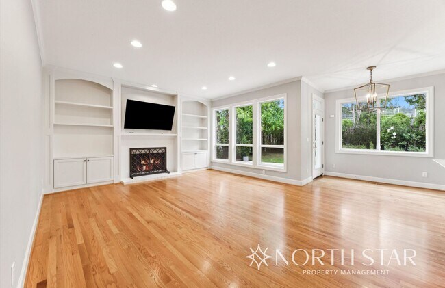 Building Photo - Beautiful Home Near Westlake Park