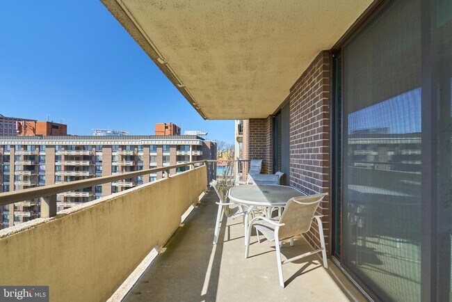 Building Photo - 1800 Old Meadow Rd