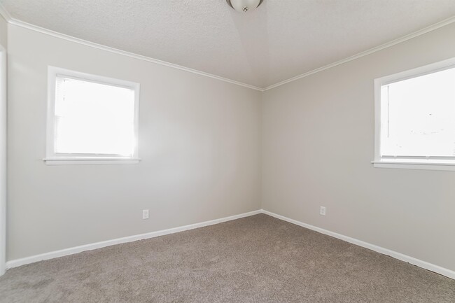 Building Photo - 3714 Bedford Ln