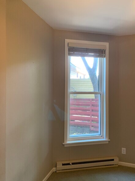 Building Photo - 465 W 5th St