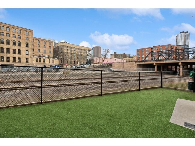 Building Photo - 404 N Washington Ave