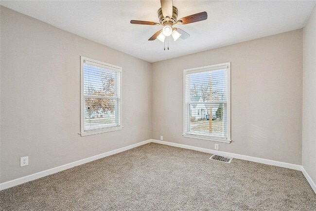 Building Photo - 632 34th St SE