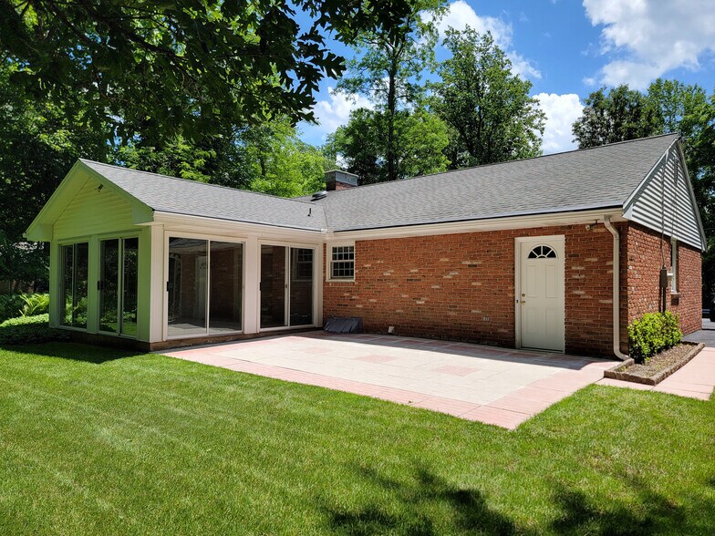 Building Photo - 231 Timber Rd