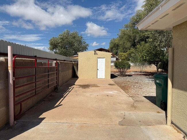 Building Photo - 1404 Chaco Ave