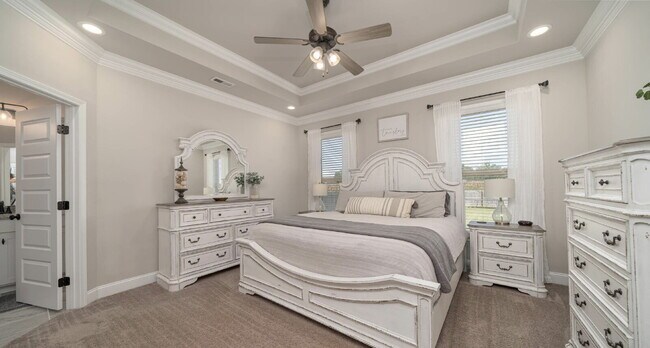 Building Photo - "Exquisite 4-Bedroom Home in Hazel Green with Granite Finishes & Cozy Fireplace!"