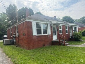 Building Photo - 24-26 Carson Ln Bristol TN 37620