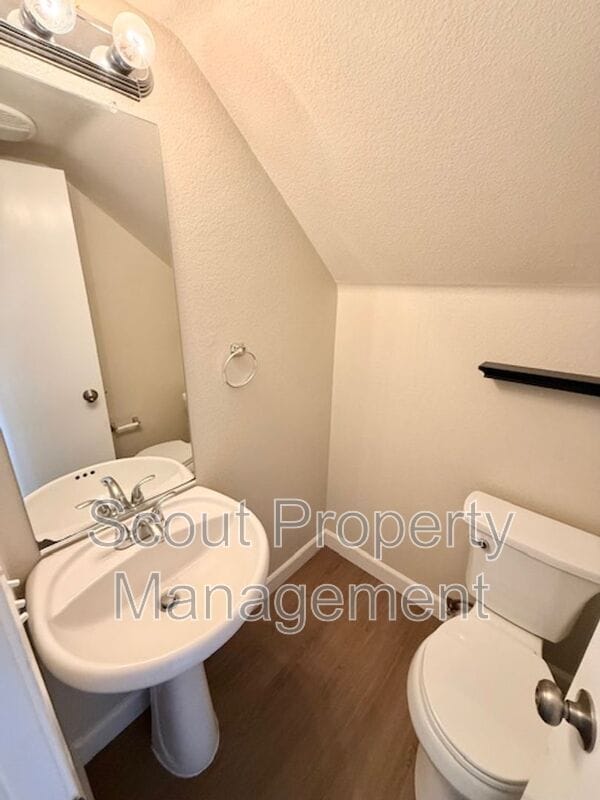 Building Photo - 43174 Teramo St